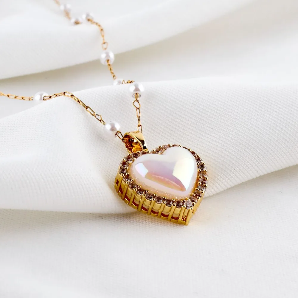 Collar con corazón de nácar